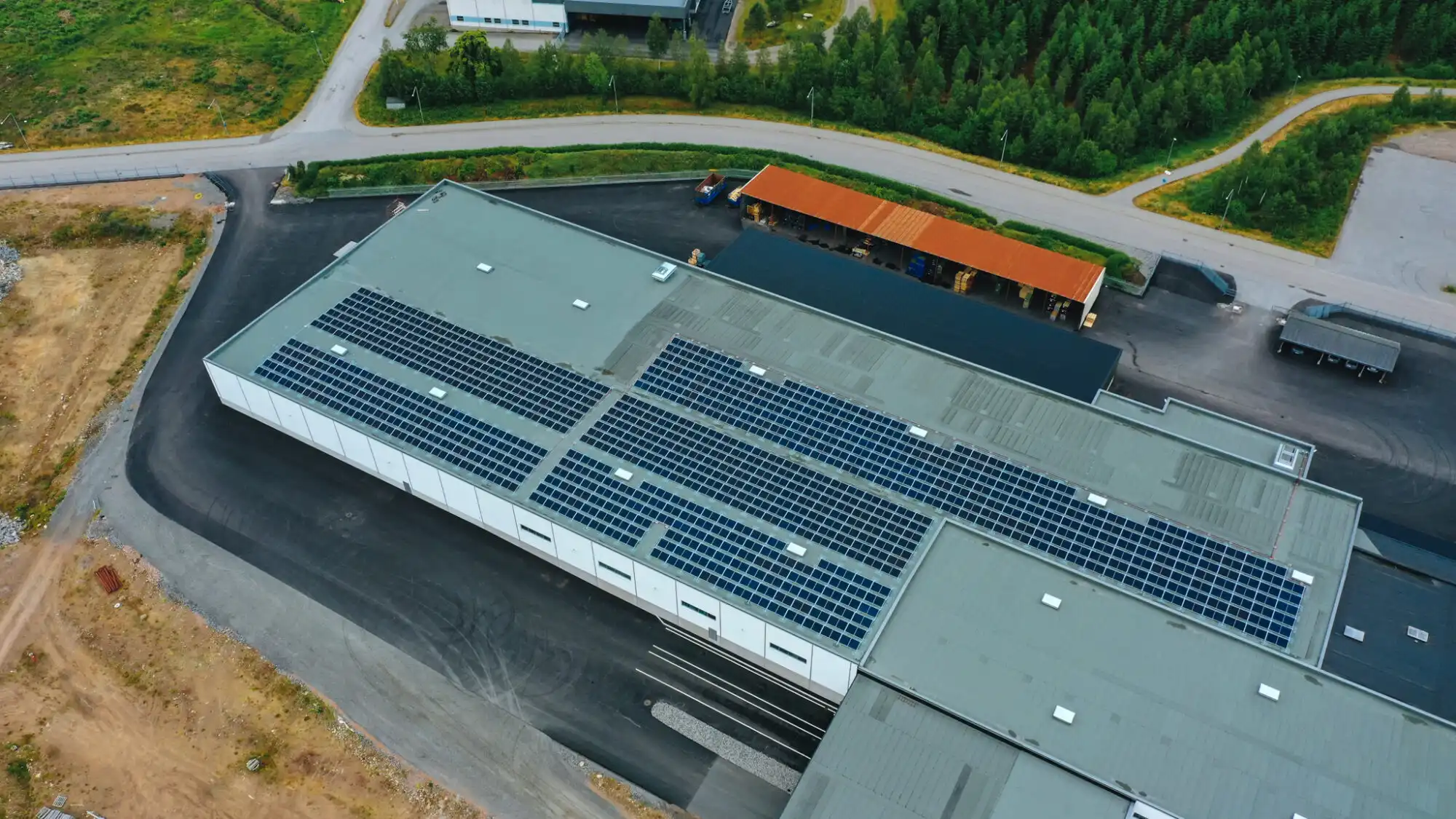 Företag med solceller på lagerlokal