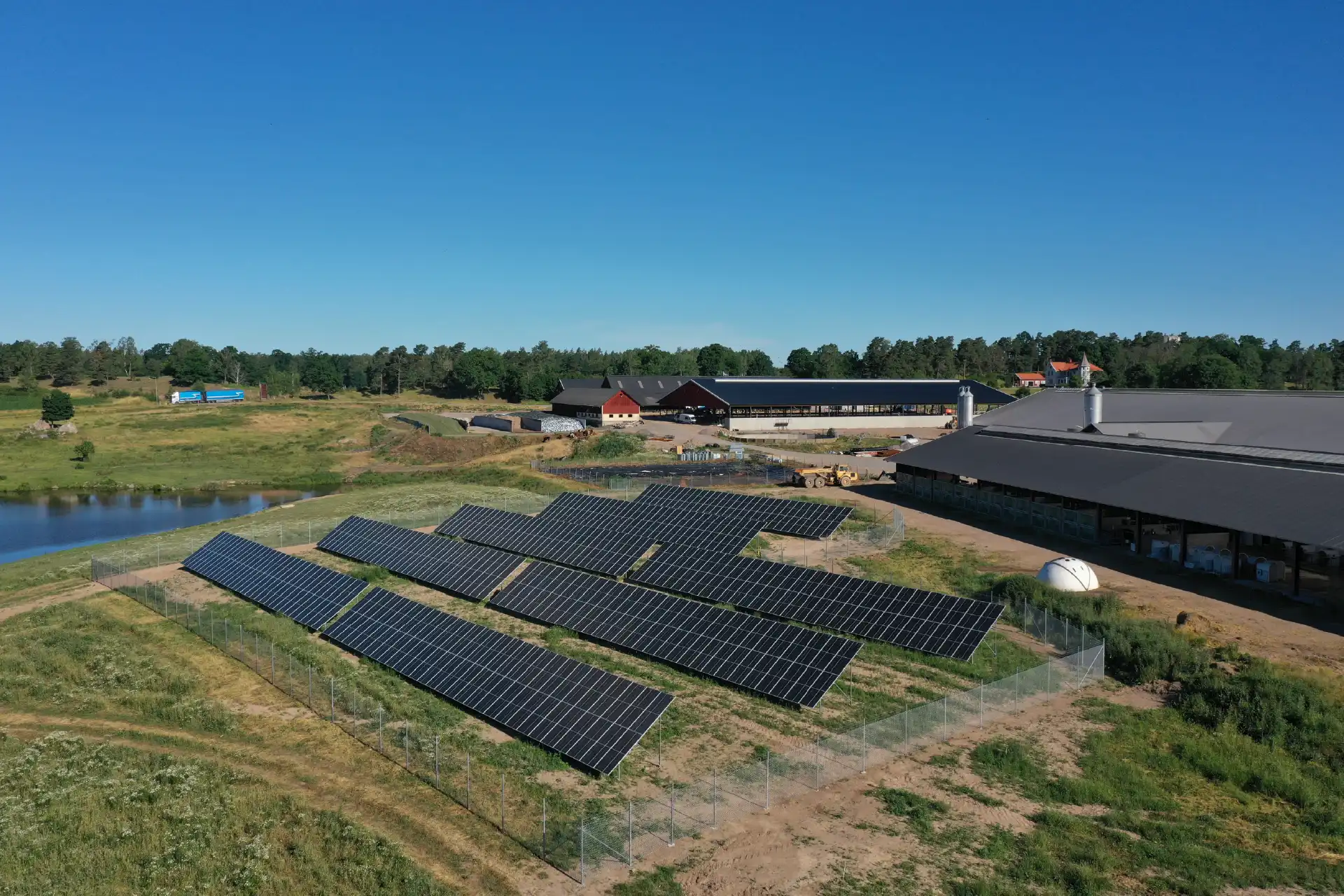 Markanläggning med solceller
